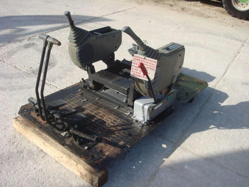 Subcabina con servomandos para Fiat Hitachi EX 215 Foto 4