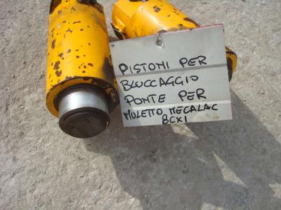 Pistoni per bloccaggio ponte para per Muletto Mecalac 8CXI vendida por OLM 90 Srl