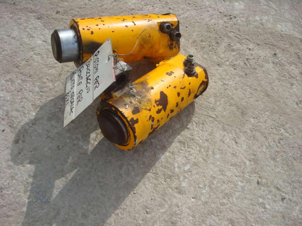 Pistoni per bloccaggio ponte para per Muletto Mecalac 8CXI Foto 3