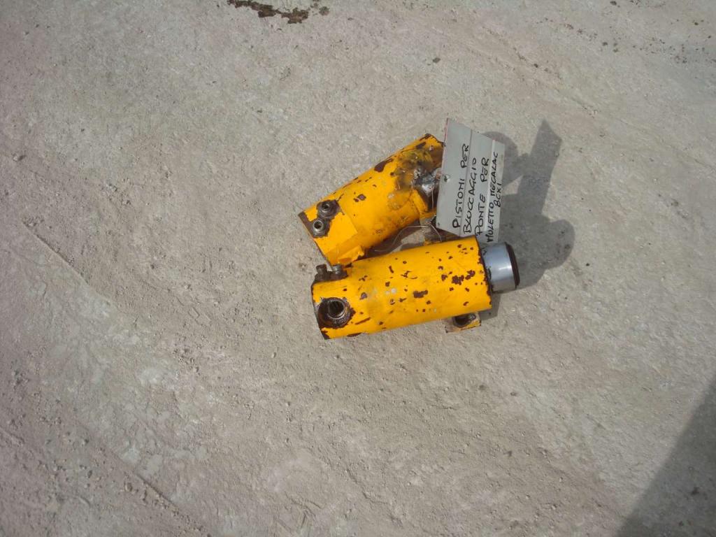 Pistoni per bloccaggio ponte para per Muletto Mecalac 8CXI Foto 4