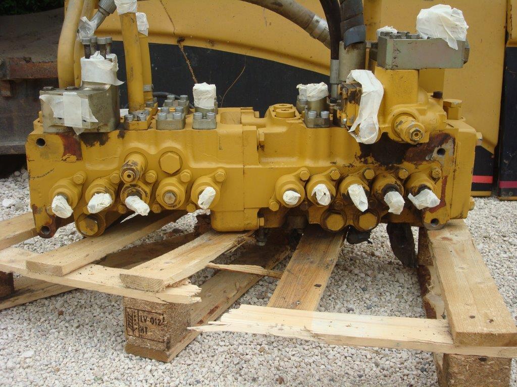 Distribuidor hidraulico para Caterpillar 325C Foto 1
