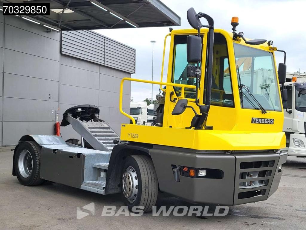 Terberg YT223 4X2 Big-Axle Hebesattel Foto 3