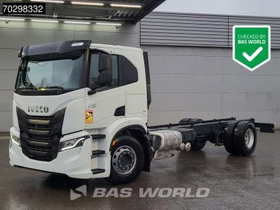 Iveco S-Way 340 4X2 NEW chassis! Automatic Navi ACC LED Euro 6 vendida por BAS World B.V.