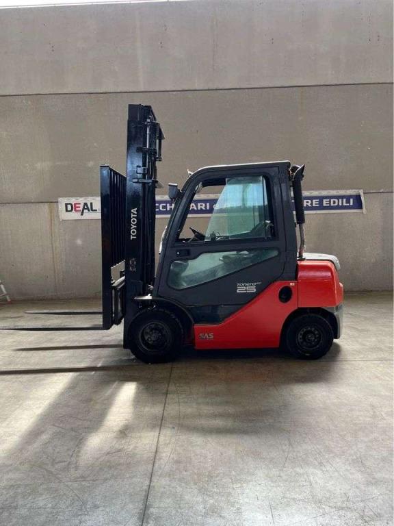 Toyota 06-8FD25F Foto 1