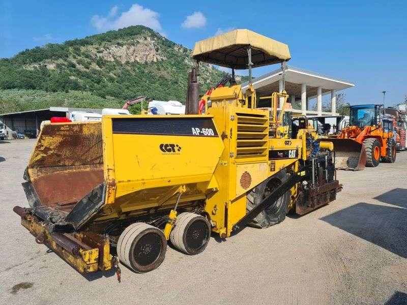 Caterpillar AP 600 Foto 1