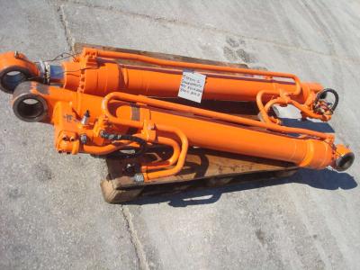 Cilndro de levantamiento para ZAXIS 210-3 vendida por OLM 90 Srl