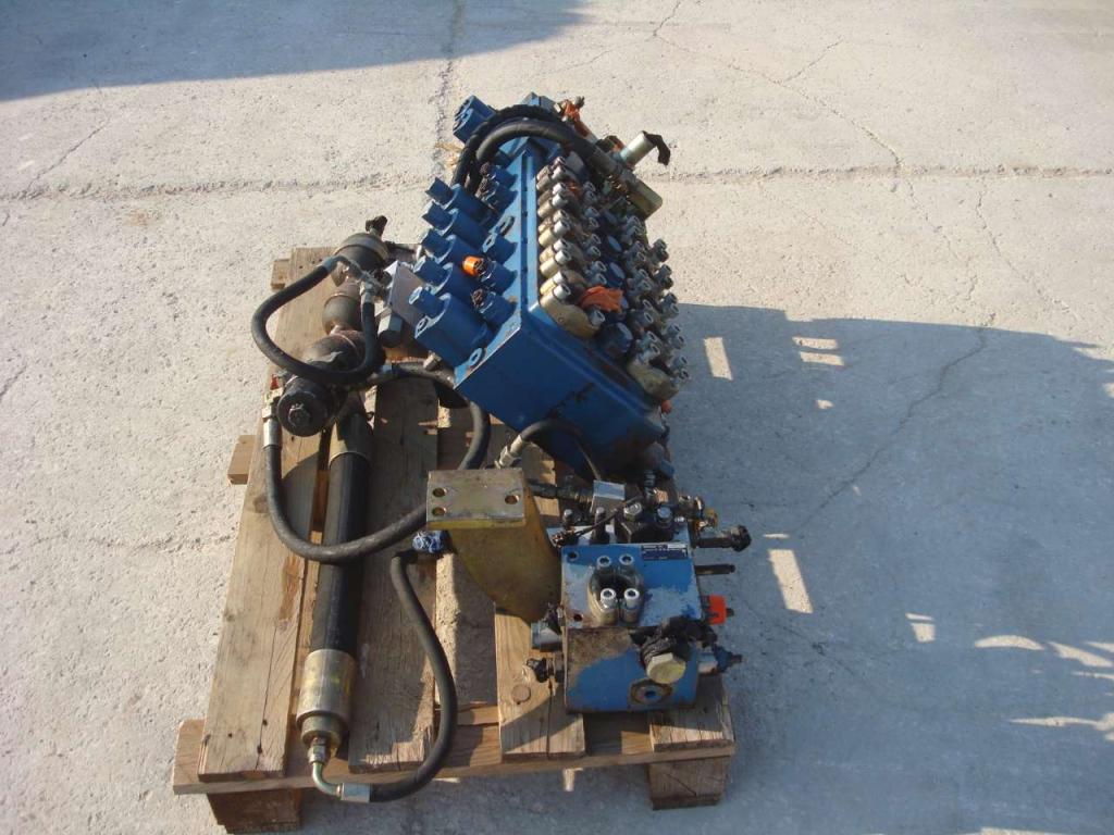 Distribuidor hidraulico para Fiat Hitachi 150W3 Foto 6