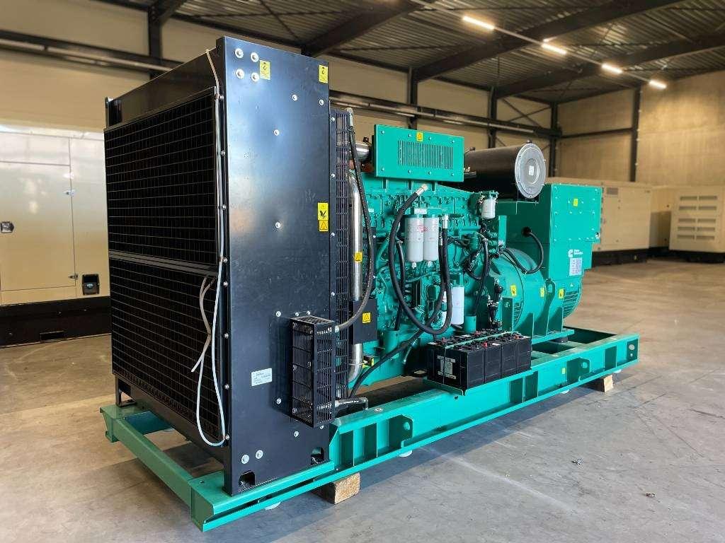 Cummins C900D5 - 900 kVA Surplus Genset - DPX-18527-O Foto 2