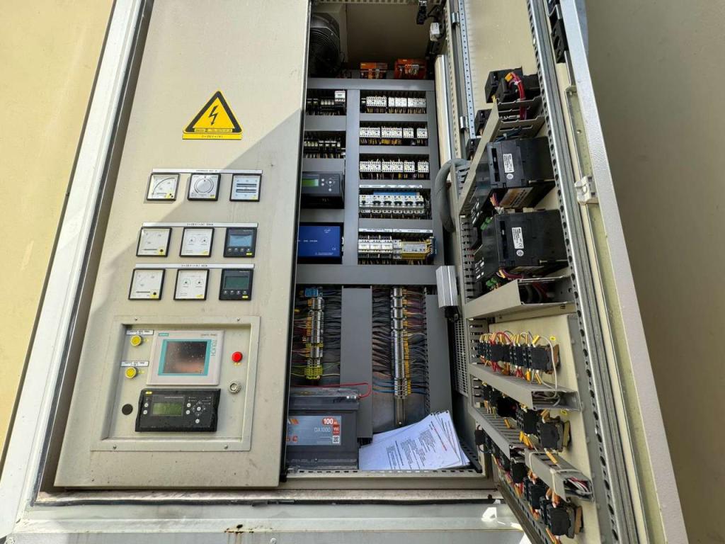 Olympian GEP165 150kVA Generator set on trailer Foto 10