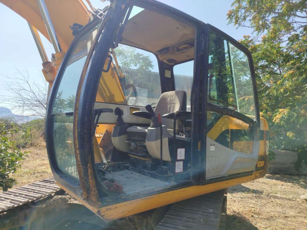 JCB JS130 Foto 4