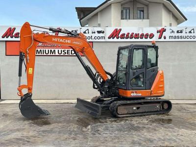 Hitachi ZX65USB-5A CLR vendida por Massucco T. Srl