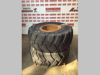 Neumático con llantas para Caterpillar 924G vendida por Massucco T. Srl Area Ricambi