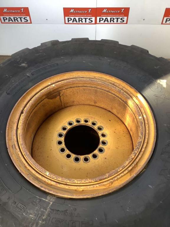 Neumático con llantas para Caterpillar 924G Foto 3