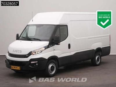 Iveco Daily 35S18 3.0L Automaat L2H2 3,5t Trekhaak Navi Airco Cruise Euro6 L2 A/C Towbar Cruise control vendida por BAS World B.V.