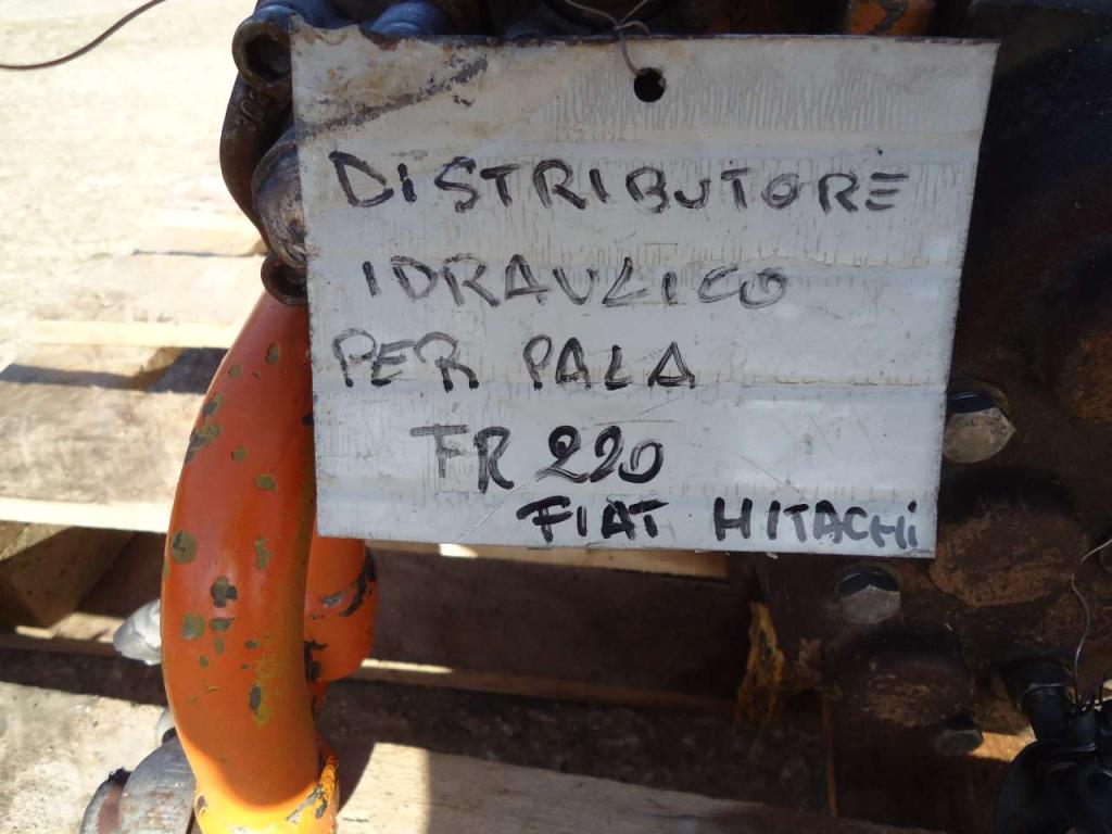 Distribuidor hidraulico para Fiat Hitachi FR220 Foto 3