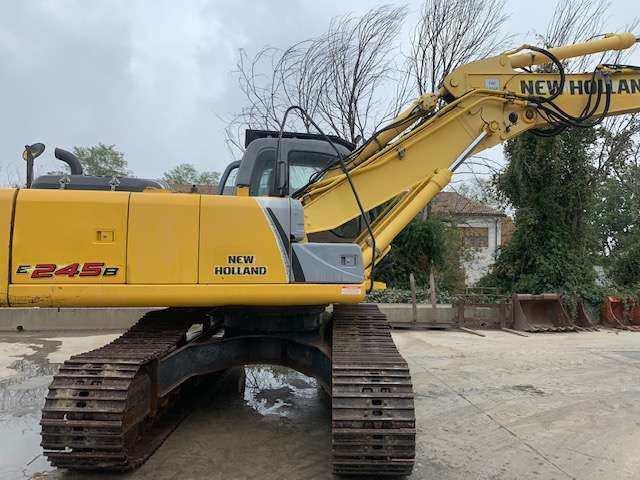 New Holland E245B Foto 2