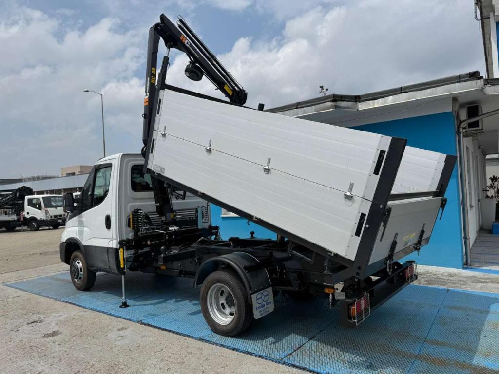Iveco Daily 35-160con Gru HC 38 A3 Foto 4