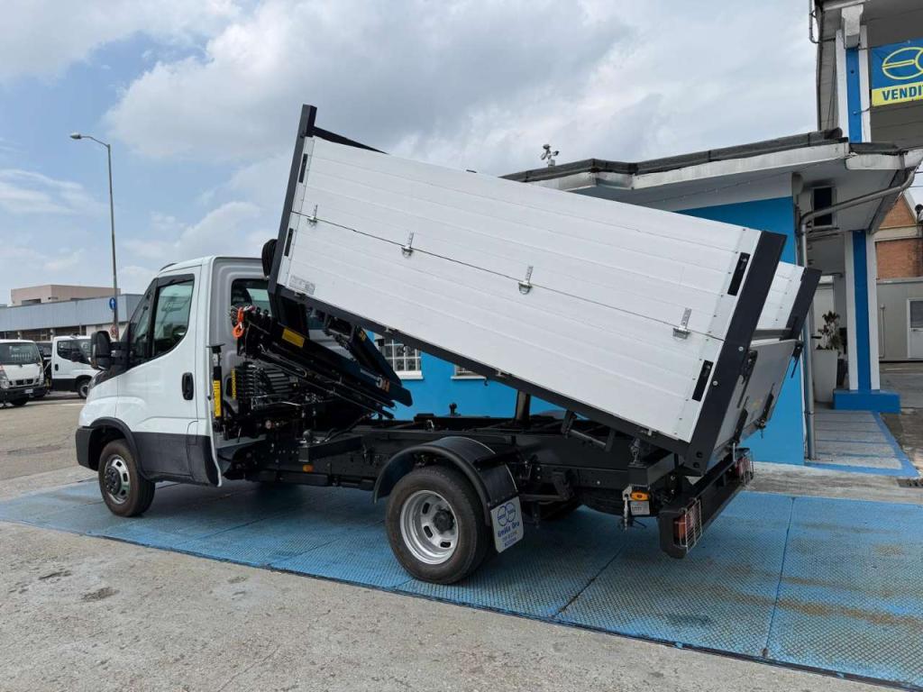 Iveco Daily 35-160con Gru HC 38 A3 Foto 7