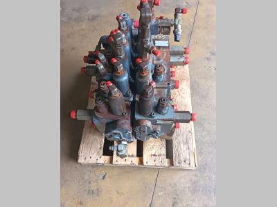 Distribuidor hidraulico para Fiat Kobelco E 135 Foto 1