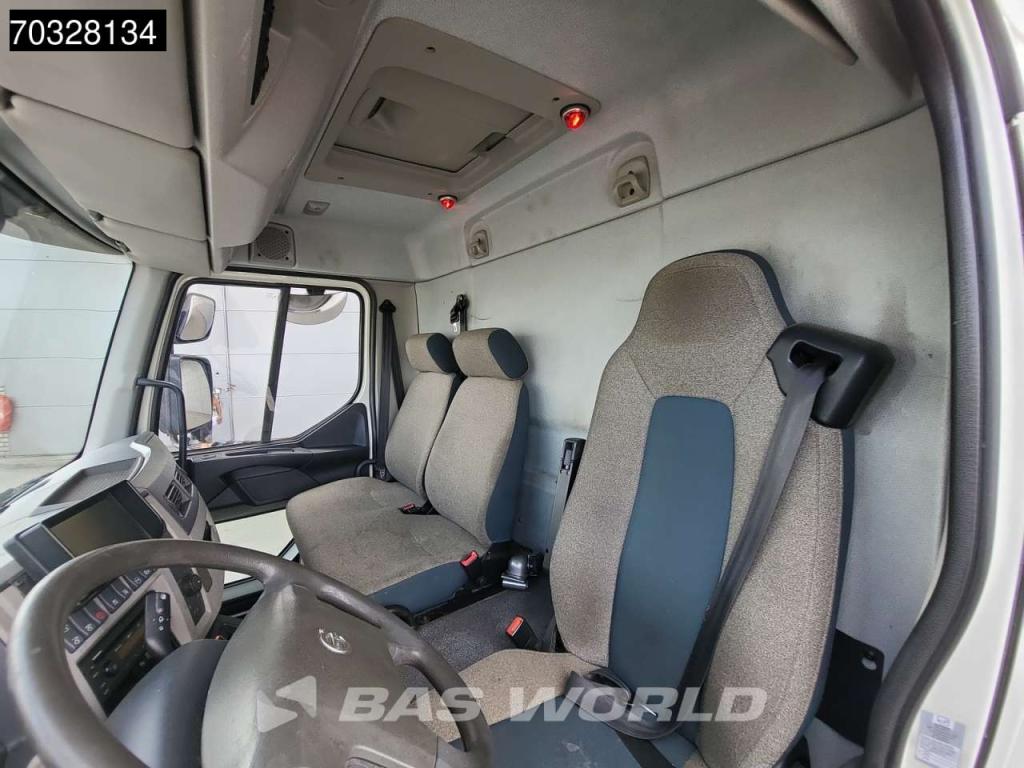 Volvo FL 210 FL 4X2 12t Automatic Tailgate Euro 6 Foto 30