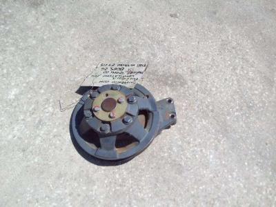 Soporte con polea del ventilador para Fiat Hitachi EX215 - MOTORE TERMICO 8065.25 vendida por OLM 90 Srl