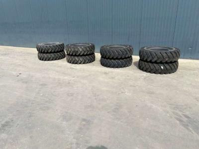 Neumático para Komatsu 1000 x 20 Set / 10.00 x 20: 4x2 Tyres vendida por Smitma B.V.
