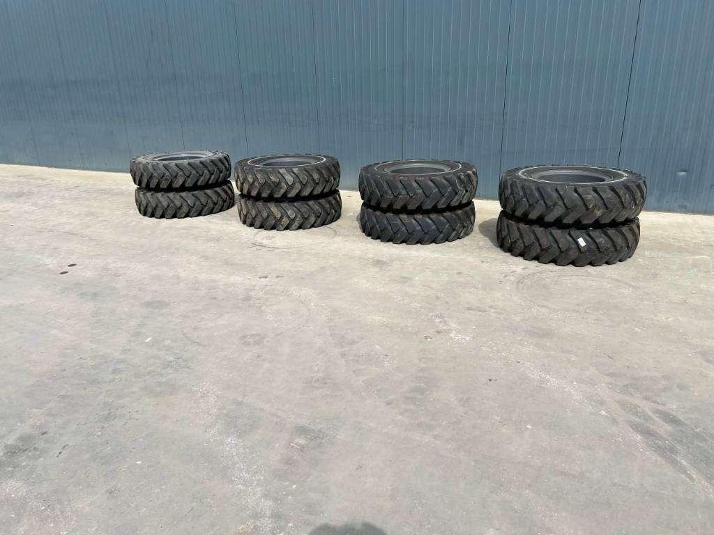 Neumático para Komatsu 1000 x 20 Set / 10.00 x 20: 4x2 Tyres Foto 1