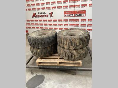Neumático con llantas para Haulotte H15 SDX vendida por Massucco T. Srl Area Ricambi