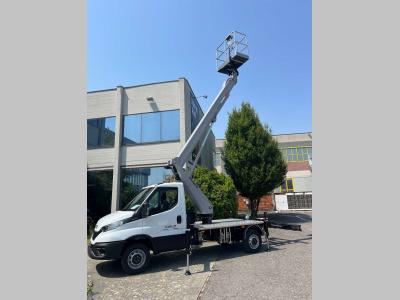 Cela Essential 18T vendida por Bini Gru Srl