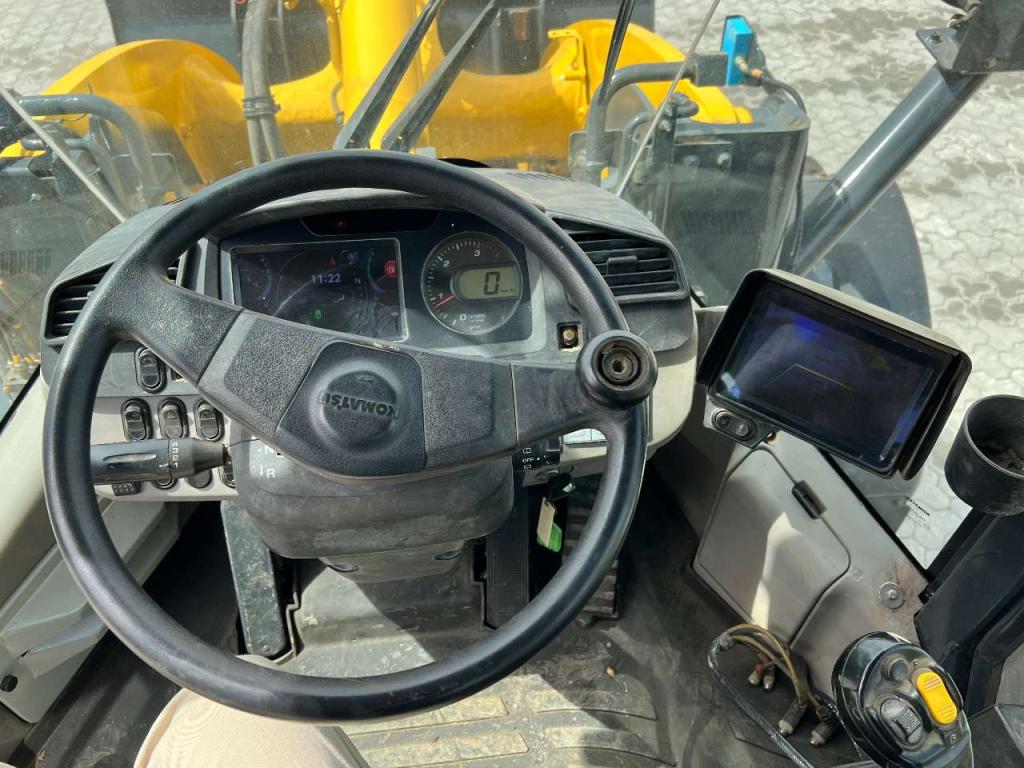 Komatsu WA320-7 Foto 11
