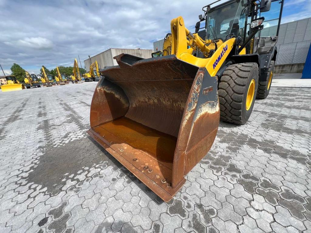 Komatsu WA320-7 Foto 15