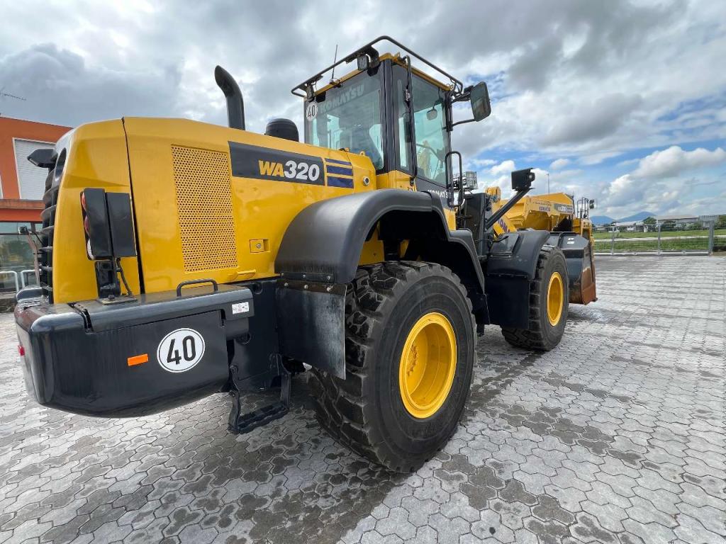 Komatsu WA320-7 Foto 8
