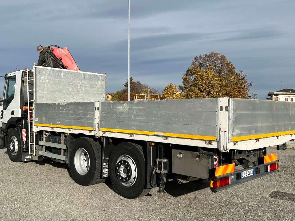 Iveco 350 6X2 Foto 3