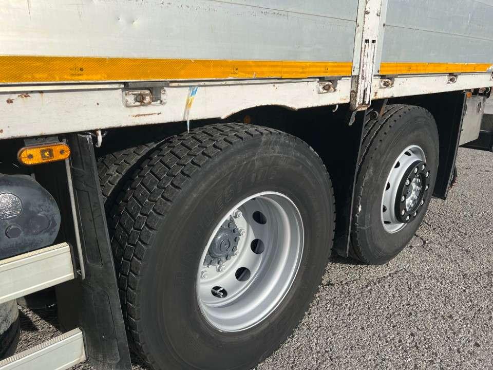 Iveco 350 6X2 Foto 4