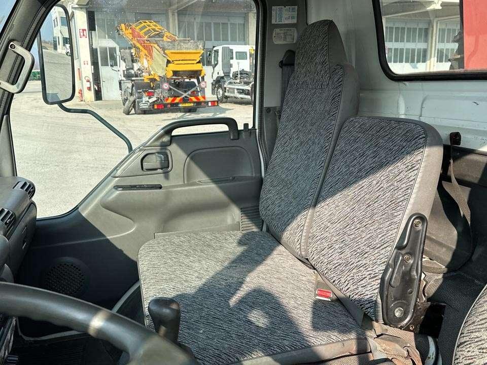Isuzu NQR75 4X2 Foto 12