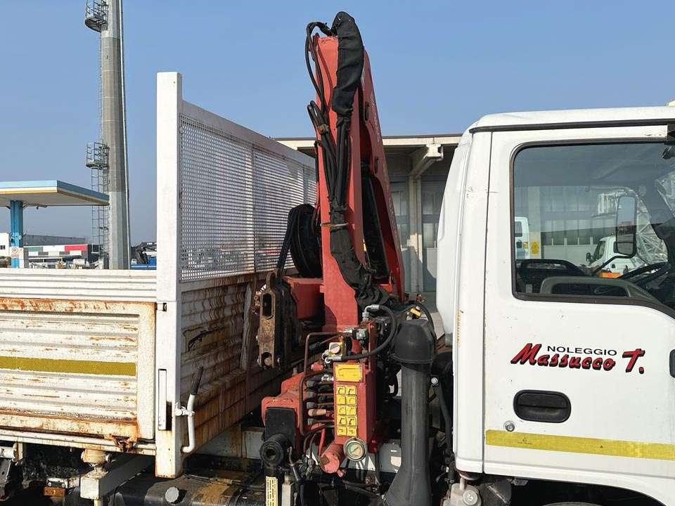Isuzu NQR75 4X2 Foto 5