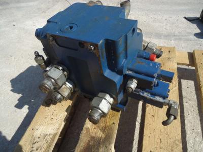 Distribuidor hidraulico para New Holland W270B vendida por OLM 90 Srl