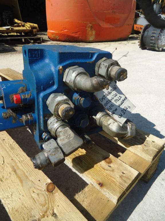 Distribuidor hidraulico para New Holland W270B Foto 4