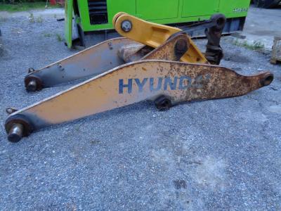 Brazo de cargadora para Hyundai 770-7A vendida por PRV Ricambi Srl