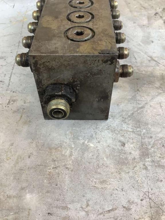 Distribuidor hidraulico para Fiat Hitachi EX 235 Foto 3