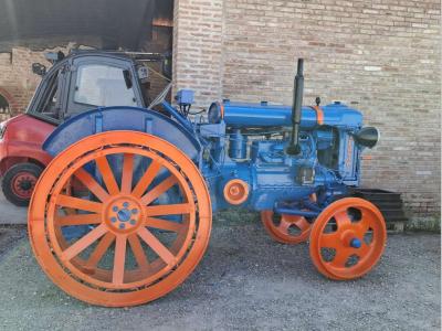Fordson Tractor de campo abierto Foto 1