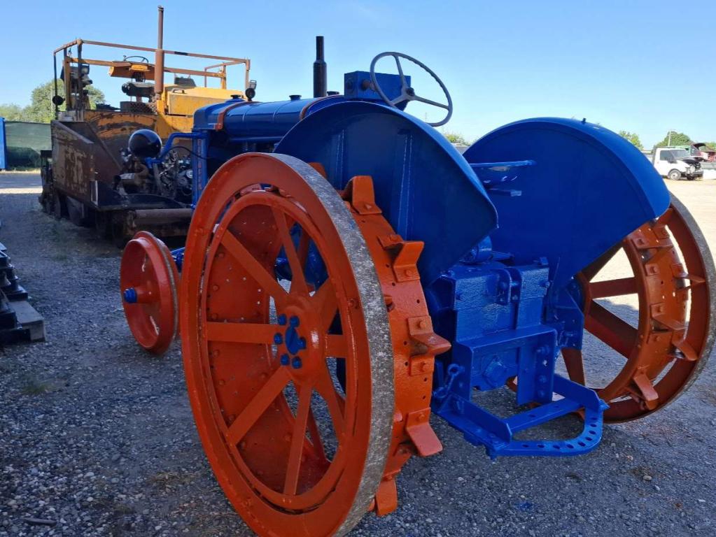 Fordson Tractor de campo abierto Foto 4