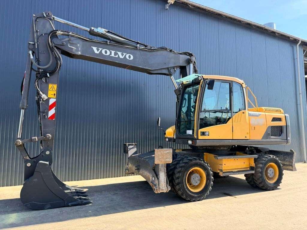 Volvo 180D Foto 1