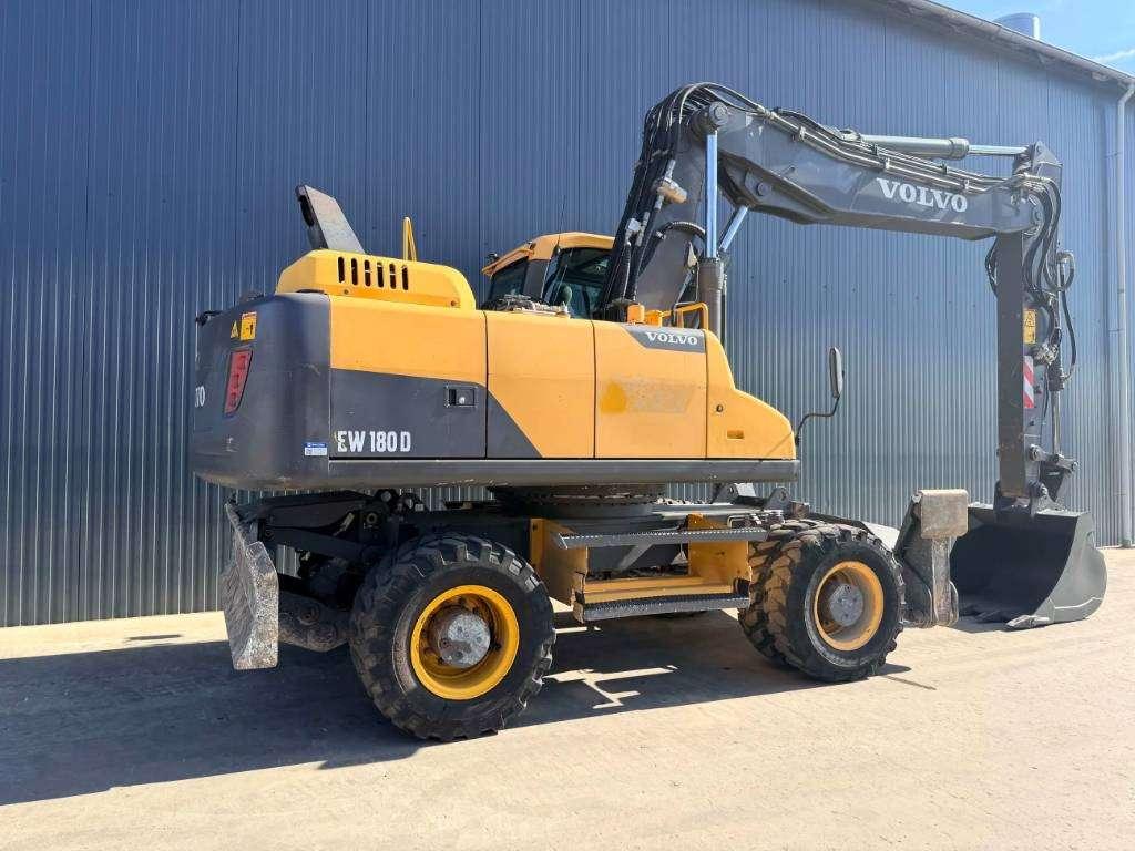 Volvo 180D Foto 4