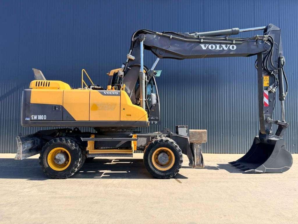 Volvo 180D Foto 6