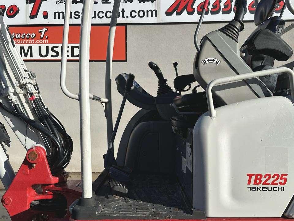 Takeuchi TB225 Foto 12