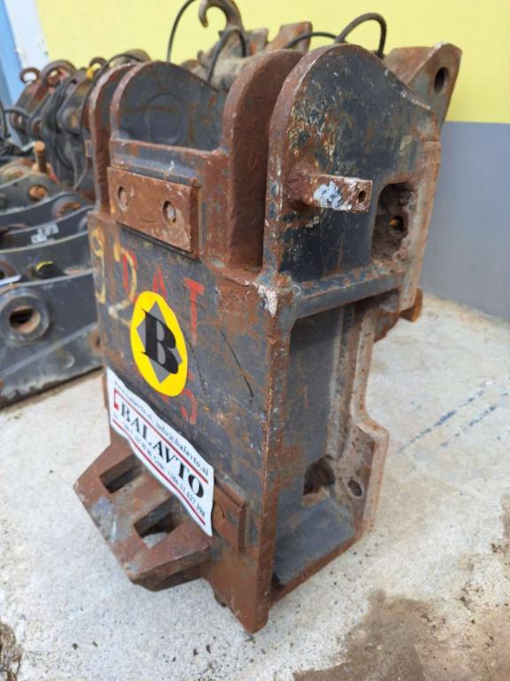 Baumaschinen technic for 26-32 ton excavators Attachment plate Foto 2