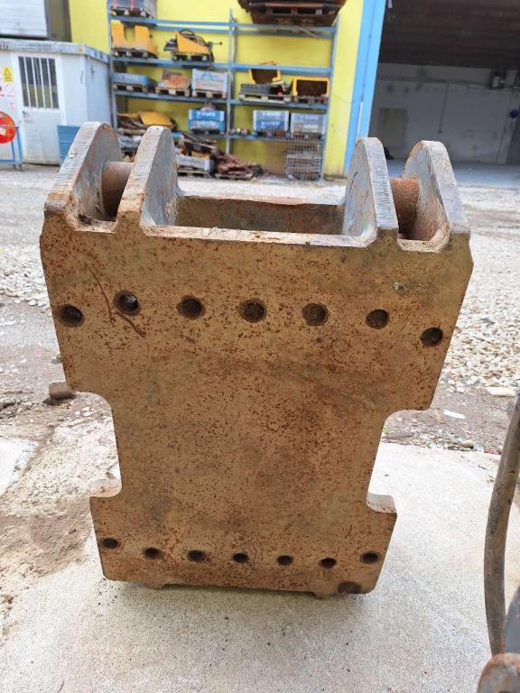 Baumaschinen technic for 26-32 ton excavators Attachment plate Foto 5
