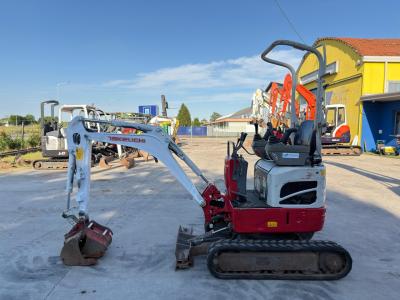 Takeuchi TB210R vendida por Gruppo Movimento Terra Srl