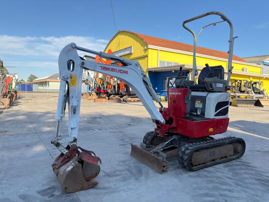Takeuchi TB210R Foto 2